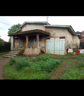 SABAIMMO. Agence immobilière agréée et fiable vous propose Une Maison en Vente à Sonfonia Casse. prix à discuter , Maison bien située dans un quartier résidentiel au bordure de la route