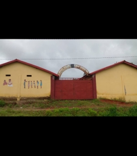 Une école Privée de11 classes et de Deux (2) blocs de bâtiments pour le Logement des enseignants et Une grande espace de conférence à Kindia Mangoya et secteur Yabarayah.